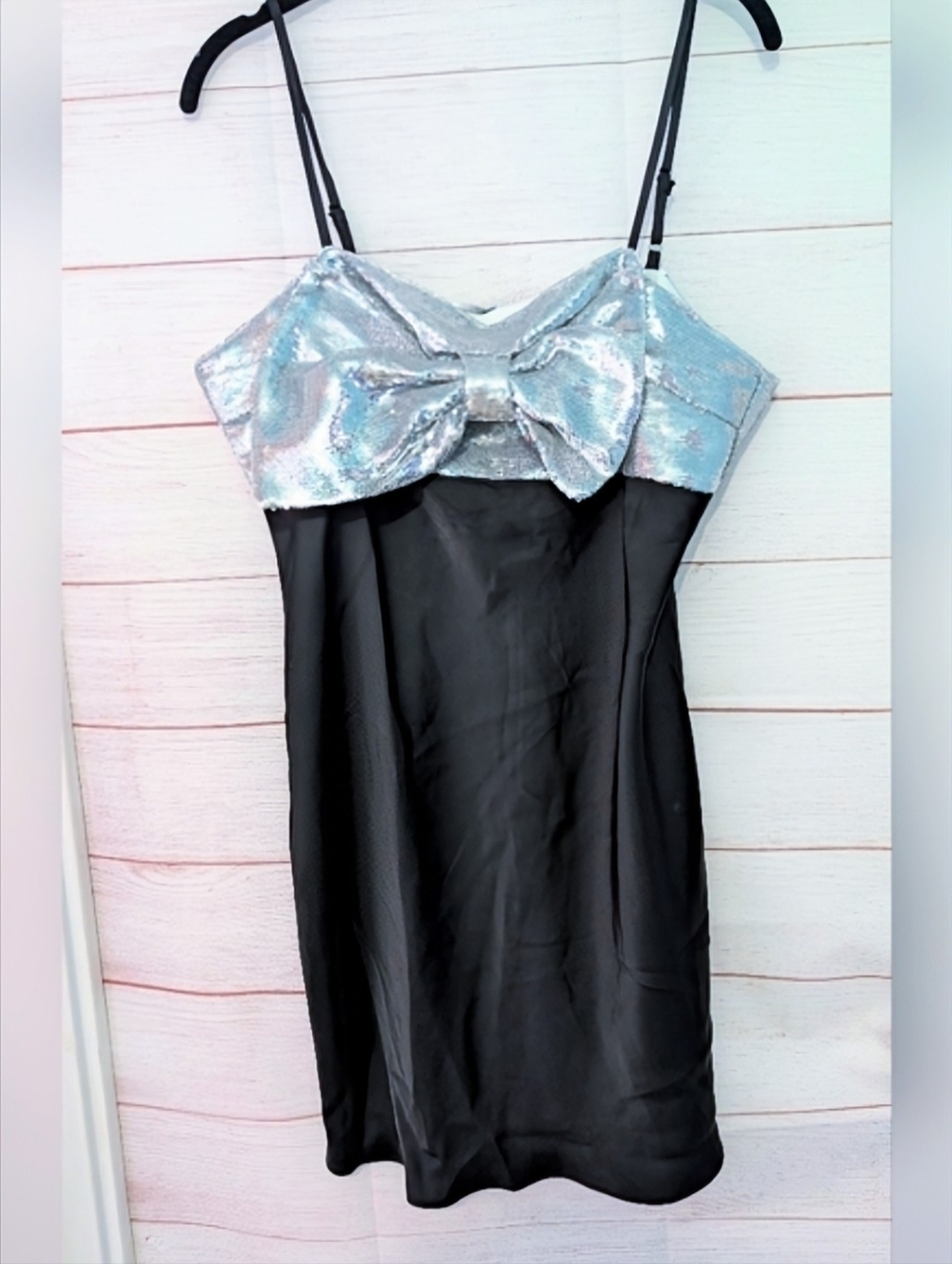 Nwt UO Fabulous 🤩Little  Black 🖤 Mini Slip Dress  Sequin Bow Bodice Size Large